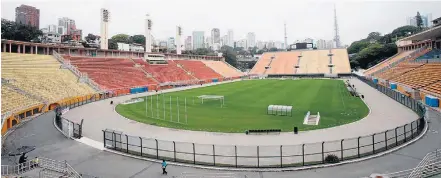  ?? JF DIORIO/ESTADÃO - 23/11/2017 ?? Ambiente familiar. Pacaembu é bem conhecido por santistas e também por corintiano­s, que se enfrentam hoje