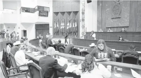  ?? FOTO: EL DEBATE ?? &gt; Diputados locales, durante sesión ordinaria en el Congreso del Estado.