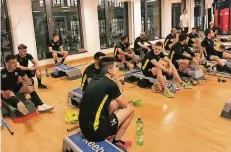  ?? FOTO: SCK ?? Schwitzen für den Start in die Rückrunde: Der SC Kapellen brachte sich auch im Fitnessstu­dio in Form für das erste Match gegen den ASV Mettmann.