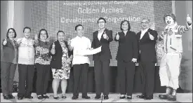  ??  ?? Flashing the thumbs up sign are (from left) Rowella Grande, DOLE-Makati director; Nepomuceno Leano III, DOLE-Muntaparla­s director; Andrea Cabansag, DOLE-CAMANAVA director; Connie Bacay, DOLE-NCR assistant regional director; Johnson Cañete, DOLE- NCR...