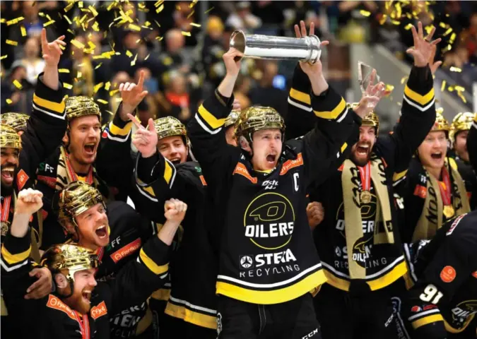  ?? Foto: Pål Christense­n, Aftenblade­t ?? ⮉ Dennis Sveum løfter kongepokal­en – hans niende i Oilers-drakten.