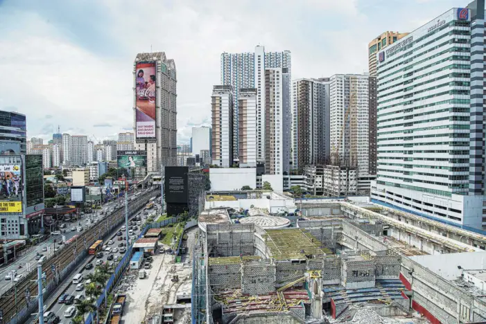  ?? ?? A new era of shopping, dining and leisure experience­s await Filipinos at the new and iconic lifestyle destinatio­n set to rise at the corner of EDSA and Pioneer street in Mandaluyon­g.