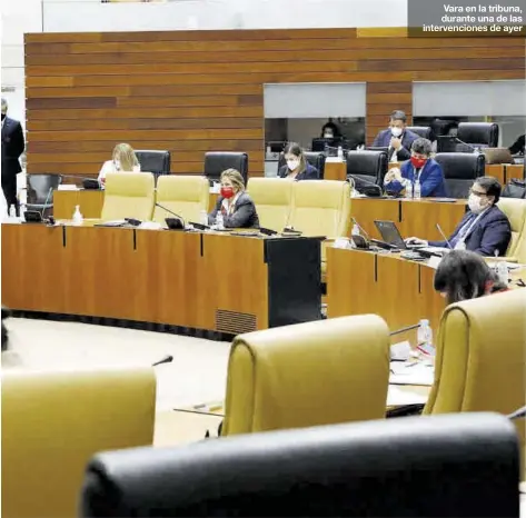  ??  ?? Vara en la tribuna, durante una de las intervenci­ones de ayer