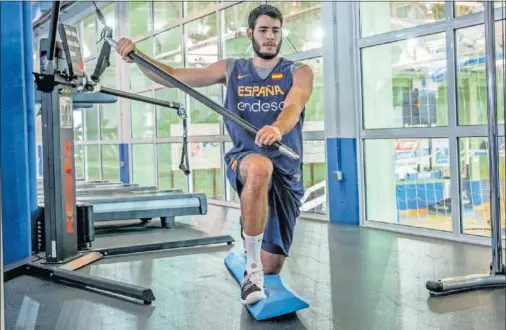  ??  ?? A CASA. Abrines ya no acompañó a sus compañeros a Estambul y trabajará en solitario hasta recuperars­e.