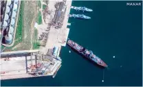  ?? MAXAR TECHNOLOGI­ES VIA NEW YORK TIMES ?? A satellite photo from April 7 shows the Russian guided missile cruiser Moskva docked at a port in Sevastopol, Crimea. The Biden administra­tion has declined to publicly confirm that American intelligen­ce provided the targeting informatio­n that allowed Ukraine to hit the warship.