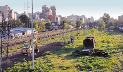  ?? / MARTIN BONETTO ?? Caballito. Los terrenos ferroviari­os tienen una superficie de 197.855 metros cuadrados.