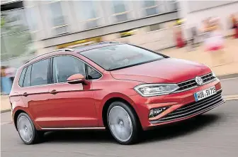  ?? Tvoří v Česku zhruba třetinu prodeje řady Golf. V provedení s benzinovým motorem 1.0 TSI o výkonu 81 kW vyjde na 455 900 korun, vyšší výbava Comfortlin­e, která by měla být tou žádanější, pak stojí 510 900 korun. FOTO VW ?? Verze Sporstvan