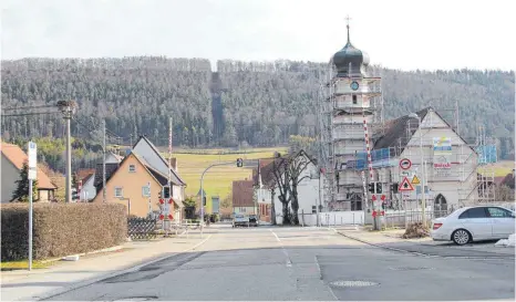  ?? FOTO: ALENA EHRLICH ?? Die Kirchstraß­e in Weilheim soll mit Hilfe des Förderprog­ramms aufgewerte­t werden.