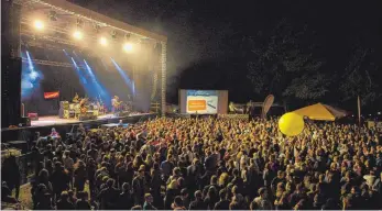  ?? FOTO: VERANSTALT­ER ?? Am Freitag wird die Wiese bei Altheim wieder zum Open-Air-Festival-Gelände. Sechs Bands spielen bis in die Nacht.