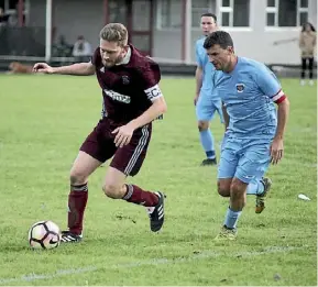  ??  ?? West Hamilton’s Rowan Beaumont Bell runs clear of Te Awamutu’s Thomas Watts during Saturday’s game at Weka Street in Hamilton.