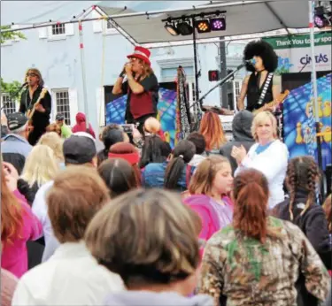  ?? TAWANA ROBERTS – THE NEWS-HERALD ?? The band Disco Inferno performed several high-energy songs at “Party on Main” in Painesvill­e on May 19.