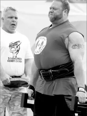 ??  ?? Canadian strongman Chris Davies (right) lifts a trailer during Sunday’s competitio­n.