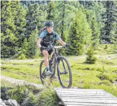  ?? FOTO: TOMOTION ?? Mit ihrer Leistung bei der Bike Transalp bescherte Danièle Troesch dem Lindauer Mountainbi­ke-Rennstall toMotion Racing by black tusk einen der größten Erfolge in seiner Teamgeschi­chte.