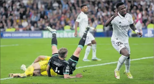  ?? ?? Vinicius celebra su gol al Celtic en una noche en la que el Real Madrid volvió a ser superior al equipo escocés.