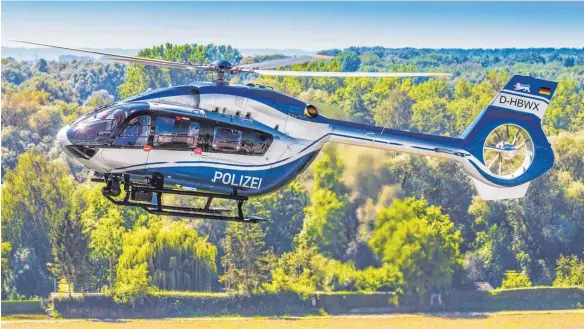  ?? FOTO: AIRBUS HELICOPTER­S (C) CHRISTIAN D. KELLER ?? Sie helfen bei der Suche nach Vermissten oder Tätern, die auf der Flucht sind: die Piloten der Polizeihub­schraubers­taffel Baden-Württember­g.