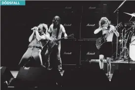  ?? FOTO: LEHTIKUVA/AFP/JEAN-CLAUDE COUTAUSSE ?? NOSTALGI. Brian Johnson, Malcolm Young och Angus Young från legendaris­ka AC/DC. Bilden är från en konsert i Palais Omnisport i Paris den 15 September 1984.