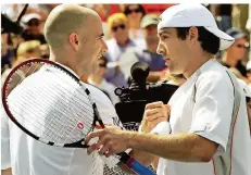  ?? FOTO: LANE/DPA ?? Ein historisch­er Moment: Benjamin Becker (rechts) besiegt bei den US Open 2006 Andre Agassi und beendet zugleich dessen Karriere.