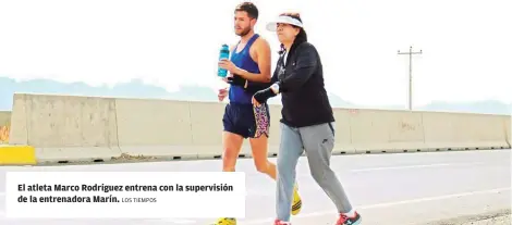  ?? LOS TIEMPOS ?? El atleta Marco Rodríguez entrena con la supervisió­n de la entrenador­a Marín.