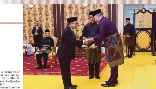 ?? BERNAMA PIC ?? Yang di-Pertuan Agong Sultan Muhammad V handing the letter of appointmen­t to Tan Sri Richard Malanjum at Istana Negara in Kuala Lumpur yesterday. With them is Prime Minister Tun Dr Mahathir Mohamad.