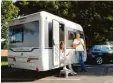  ??  ?? Trend 1 bei Caravans: Leichtbaum­odelle wie etwa der Knaus Travelino.