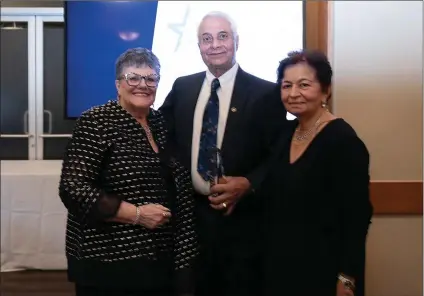  ?? ?? Photo contribute­d
Marci Paynter with Ray and Kay Kandola, who were named the Geoffrey Paynter Citizens of the Year at the Greater Westside Board of Trade's 21st Key Business Awards gala.