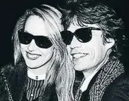  ??  ?? Mick Jagger y Jerry Hall, con el modelo 02. En la foto de abajo, Daniel Craig con el Glacier