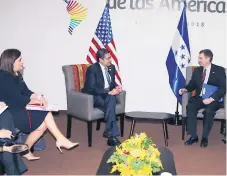  ??  ?? APOYO. El presidente Juan Orlando Hernández se reunió con el director de Usaid, Marck Green, en la capital de Perú.