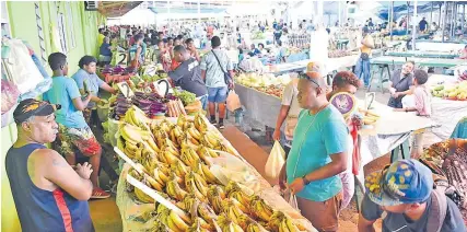  ?? Picture: FILE ?? Shoppers shops for fruits and vegetables at the Suva Municipal Market. Fijians are spending less on food and more on alcohol and cigarettes, a survey by the Fiji Bureau of Statistics has found.