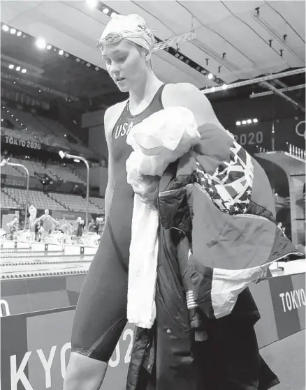  ?? BRIAN CASSELLA / CHICAGO TRIBUNE ?? Team USA swimmer Olivia Smoliga walks off after completing a leg of the women’s 400 freestyle relay Saturday.