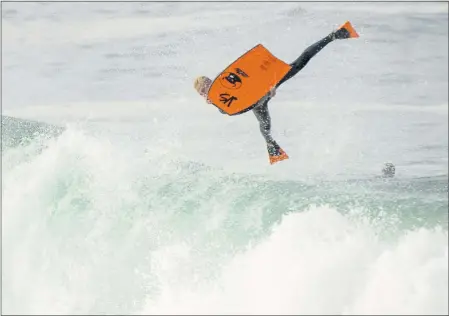  ?? MICHAEL GOULDING — STAFF PHOTOGRAPH­ER ?? A man catches a wave on a bodyboard at The Wedge in Newport Beach in 2012. The bodyboard is an offshoot of the Boogie board, which was created by Tom Morley in 1971. “He has a super crazy, inventive mind,” San Clemente bodyboardi­ng entreprene­ur Jay Reale says of Morey’s water contributi­ons.