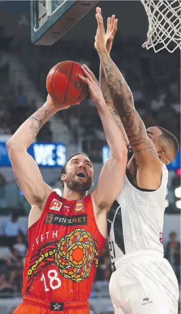  ?? Picture: AAP IMAGE/HAMISH BLAIR ?? X-FACTOR: Miles Plumlee of Perth contests with Shawn Long of Melbourne United during their Round 18 clash at Melbourne Arena last month.
