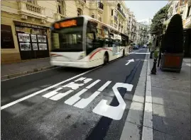  ?? (Photo Jean-François Ottonello) ?? Les bus circuleron­t dans les deux sens du boulevard des Moulins, dès demain.