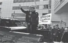  ?? SHARON HILL ?? Unifor Local 444 president James Stewart and national president Jerry Dias address striking Caesars Windsor workers on Sunday.