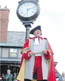  ?? CAROLINE PHILLIPS ?? Ottawa town crier Daniel Richer grabs everyone’s attention during the opening ceremony and cocktail reception celebratin­g the Royal Ottawa Golf Club’s 125th anniversar­y on Wednesday.