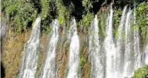  ??  ?? Pudo haber caído. Ayer en la tarde fue reconocido el cadáver de un hombre en la cascada Los Chorros de la Calera, en el cantón Los Cañales, de Juayúa, Sonsonate.