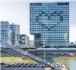  ?? FOTO: PATRICK LUIG ?? Das Hotel Hyatt grüßt die Düsseldorf­er mit einem Herz.