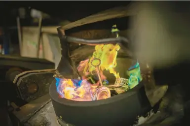  ?? TOM LINDBOE ?? Recycled metals create colorful flames as they melt. Some critics say “recycled” can falsely imply the metal is ethically sourced.