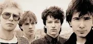  ??  ?? •
Los jovencísim­os U2 en 1980, cuando debutaron en las perchas con su álbum ‘Boy’.