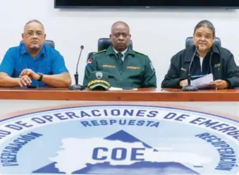  ?? MATÍAS BONCOSKY ?? El general retirado Juan Manuel Méndez junto a otros directivos del Coe.
