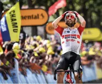  ??  ?? Last year’s stage 8 thriller ends in disbelief, and the win, for De Gendt