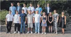  ?? ?? 28 Abschlusss­chülerinne­n und -schüler der LG 10a (linkes Bild) und LG 10b sind vom Lehrerteam an der Gemeinscha­ftsschule optimal auf die Mittlere Reife vorbereite­t worden.