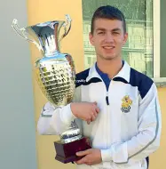  ??  ?? Moldavo Anatolie Leahu, 22 anni, in Italia dal 2013, è salito due volte sul podio nazionale di categoria. Ha iniziato a tirare proprio con le lezioni al «Da Schio»