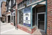  ?? BILL LACKEY / STAFF ?? The vacant building at 30 North Fountain Ave. will soon get a new business as Pretzelmak­er moves in by the end of the year.