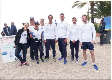  ?? (Photo C.V.) ?? Les membres de l’associatio­n TAF, accompagné­s par l’équipe de l’École Bleue, ont lancé, hier matin, une opération de prévention sur la plage du Larvotto.