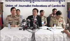  ?? FRESH NEWS ?? Union of Journalist Federation­s of Cambodia Director Huy Vannak (centre) speaks to the press on Thursday alongside Interior Ministry officials regarding a CNN report on child prostituti­on.