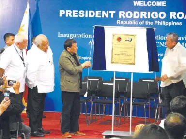  ??  ?? PRESIDENT Rodrigo R. Duterte inaugurate­s the CNS-ATM Systems at the Philippine Air Traffic Management Center at the CAAP Compound in Pasay City.