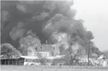  ?? RON HEFLIN/THE ASSOCIATED PRESS FILES ?? Fire engulfs the Branch Davidian compound near Waco, Texas, marking the end to the 51-day standoff and the start of 20 years of controvers­y.