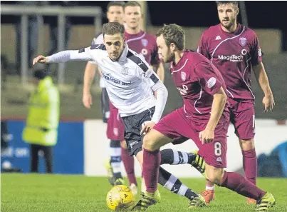  ?? Picture: Paul Reid. ?? Dundee’s Nick Ross closes in on Arbroath’s Gavin Malin.