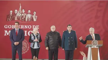  ??  ?? Mañanera. El presidente López Obrador ofreció ayer su conferenci­a de prensa con funcionari­os de su gabinete.