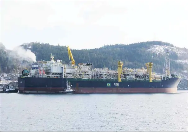  ?? FOTO: TORREY ENOKSEN ?? Oljeproduk­sjonsskipe­t «OSX 1» forlot Lyngdal 9. mars. Kommunen har sagt ja til at det kan få returnere, og legges i opplag i Rosfjorden. Men fortsatt er det ikke endelig avklart om skipet kommer.